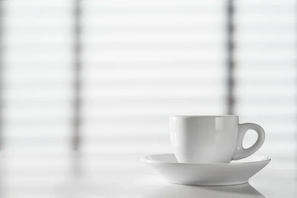 Fehér Csésze Eszpresszó Asztalon Háttérben — Stock Fotó