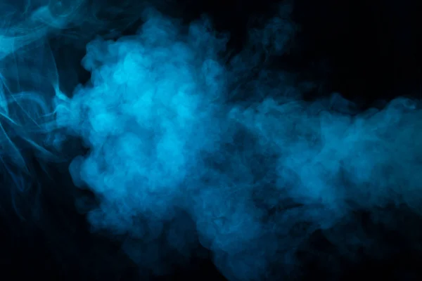 黑色背景下蓝烟的结构 — 图库照片