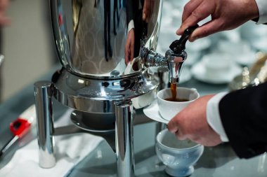 Barista Kafe kahve hazırlama servisi kavramı.
