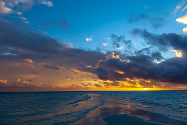 Verbazingwekkend Luchtlandschap Malediven Eilanden Perfecte Blauwe Zee Koraalrif Uitzicht Vanaf — Stockfoto