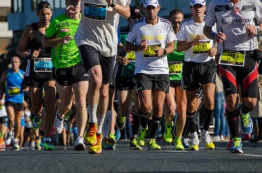 16 Kasım 2014'te Valencia Maratonu'na katılan koşucular. İspanya