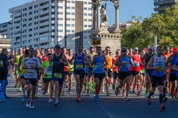 16 Kasım 2014'te Valencia Maratonu'na katılan koşucular. İspanya