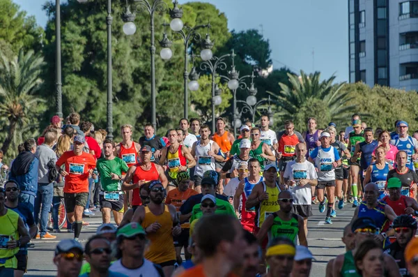 16 Kasım 2014'te Valencia Maratonu'na katılan koşucular. İspanya