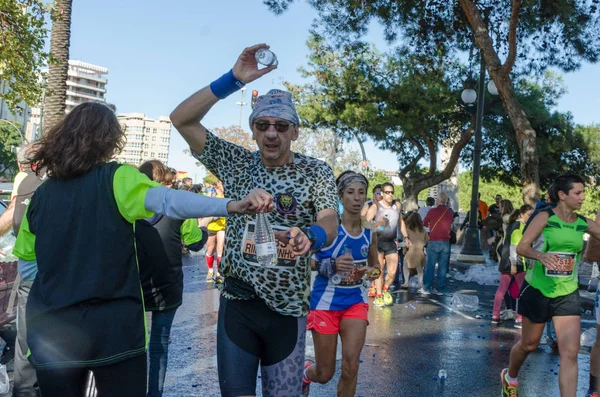 Suministro Agua Durante Maratón Valencia España Noviembre 2014 —  Fotos de Stock