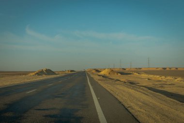 Mısır çölünde Karayolu