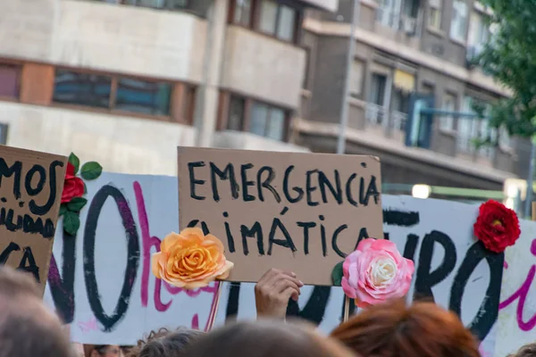 Bannière avec le slogan "urgence météorologique" dans le Manifeste — Photo