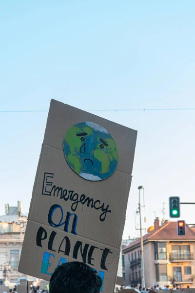 Banner con el lema "Emergencia con el planeta" en el Manife —  Fotos de Stock