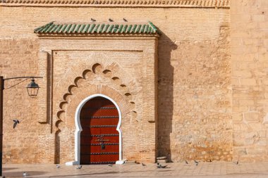 Marakeş 'teki Kutubia Camii' nin yanında. Fas