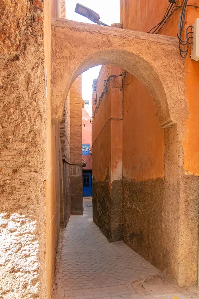 Arco árabe típico de uma medina em Marrocos — Fotografia de Stock