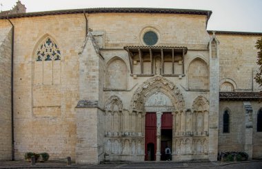 Saint-Emilion kolej kilisesi cephesi. Fransa