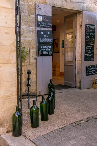 圣埃米利翁酒铺入口法国2018年10月 — 图库照片