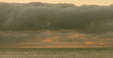 Fırtınalı gökyüzü Kanarya Adaları 'nda. İspanya