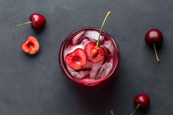 Плоский лежал с фруктовым напитком из вишни и льда Лицензионные Стоковые Фото