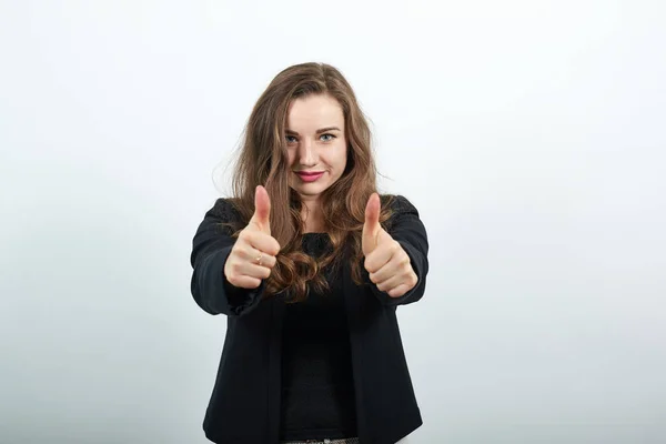 Feliz Mujer Sonriendo Levantó, Las Manos Y Subió Su Dedo Pulgar . — Foto de Stock