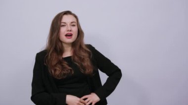 Mutlu Kadın Gülümseyen, Ellerini Kaldıran. 