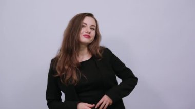 Çenenin Eli Odaklanan Kadın, Yeni Bir Fikir. Zeki insanlar, entelektüeller