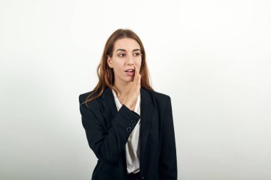 Kimseye söyleme, konuşkan, gizemli güzel, sıcak fren haberleri, bir kenara