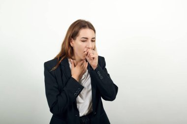 Öksürük, ağzınızı ellerinizle kapatın. Makaleler için çekilen solunum yolu hastalıkları