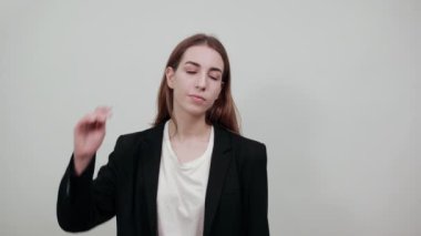 Stres ya da baş ağrısı. Ağrı yüzünden buruşmuş..