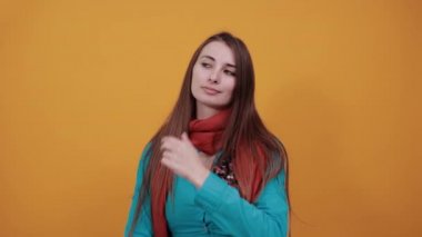 Çene sorusu, düşünceli yüz ifadesi. Şüpheliyim. Düşünceli bir yüz.
