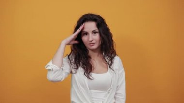 Unutkan el ele tutuşmalar, kafaya dokunmalar önemli bir pişmanlığı unutmalar.