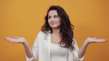 Avuçlar yukarı, ürünleri buraya koyun, kolları açın, bir şeyler yakalayın.