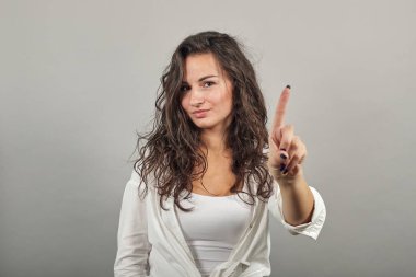 İşaret parmağı yukarı, işaret parmağı sürpriz hediye seçeneği, fikir..