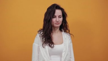 Ellerin yönünü gösterir, ürününüzü gösterir, bir hayali temsil eder