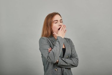 Esneme yorgunluğu ve uyuşukluk süreci. Depresyon, ilgisizlik ya da can sıkıntısı