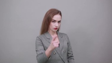 İşaret parmağı yukarı, işaret parmağı sürpriz hediye seçeneği, fikir.