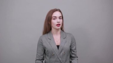 Sekiz, sekiz parmak el hareketi, üç numarayı ellerinle göster.