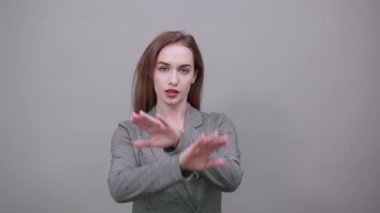 Duralım artık. Senin yalanlarını dinlemek istemiyorum. Mutsuz, mutsuz, tatminsiz