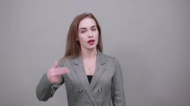 Yorgun taklitçi silah şakakta, bunalımlı parmağını koyar, ateş eder intihar eder.