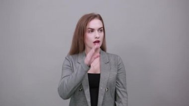 Çığlık at, el ele tutuşarak bağır. Avazım çıktığı kadar bağırıyorum.