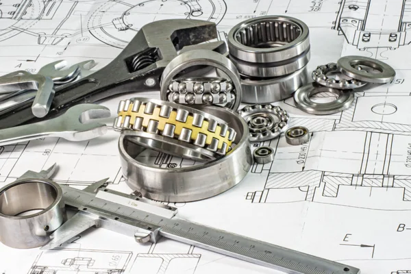 Alet anahtarı ve yemyeşil kalibre taşıyıcıları.