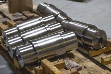 İşlemden sonra çelik şaftlar.