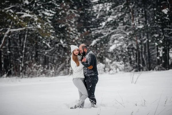 Couple Playing Snow Forest — Stock Photo, Image