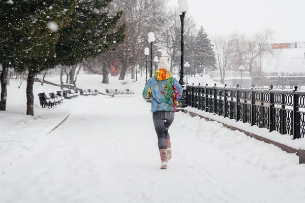 Beautiful Young Girl Jogging Frosty Snowy Day Sports Healthy Lifestyle — Stock Photo, Image