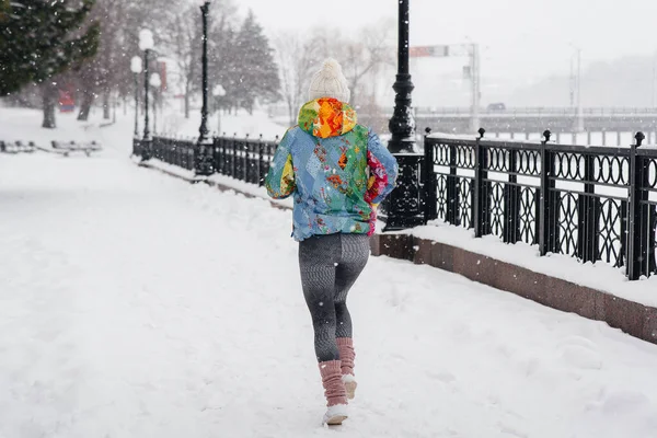 Beautiful Young Girl Jogging Frosty Snowy Day Sports Healthy Lifestyle — Stock Photo, Image