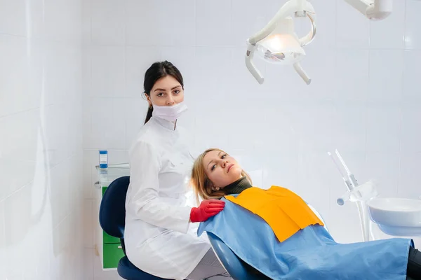 Dentist Conducts Examination Consultation Patient Dentistry — Stock Photo, Image