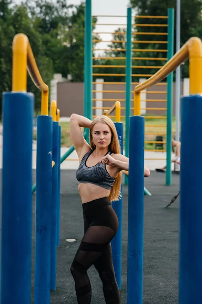 Σέξι Κορίτσι Πάει Για Σπορ Στην Ύπαιθρο Γυμναστική Υγιής Τρόπος — Φωτογραφία Αρχείου