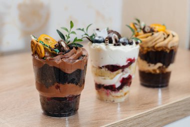 Çok güzel ve iştah açıcı. İmzalar için yeri olan bir masa. Pasta.