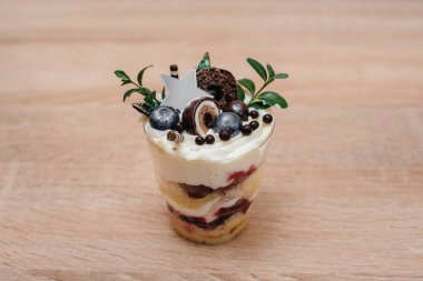 İmza için yeri olan güzel ve ağız sulandırıcı bir ıvır zıvır. Pasta.