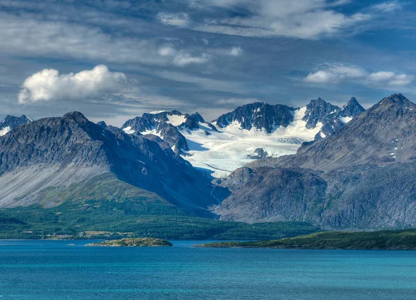 Vista Ghiacciaio Coperto Lyngen Alpi Montagne Lyngenfjord Una Giornata Estiva — Foto Stock