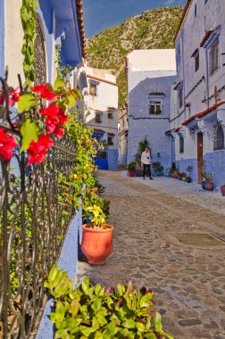 Chefchaouen mavi şehirde meydanın güzel görünümü. Fas mavi inci