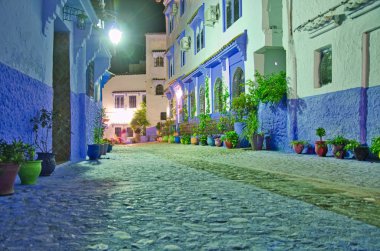 Chefchaouen mavi şehirde meydanın güzel görünümü
