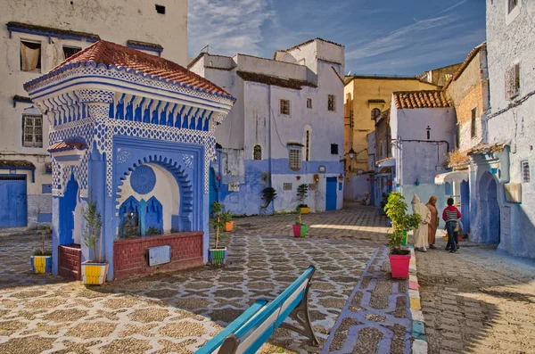 美丽的广场景色 在蓝色城市Chefchaouen 摩洛哥的蓝色明珠 — 图库照片