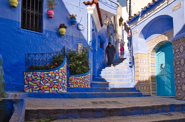 美丽的广场景色 在蓝色城市Chefchaouen 摩洛哥的蓝色明珠 — 图库照片