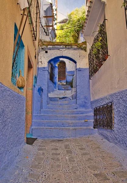 美丽的广场景色 在蓝色城市Chefchaouen 摩洛哥的蓝色明珠 — 图库照片