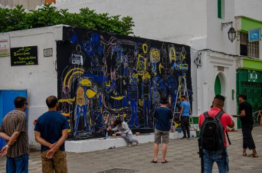 Asilah, Fas 'ta geleneksel beyaz berber evleri. Asilah, Kuzey Fas 'ta bir şehirdir. Aslih binaları beyazın gölgeleriyle ünlüdür. 